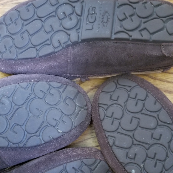 UGG Olsen Moccasin Style Slippers (m7, w9) - Picture 3 of 5